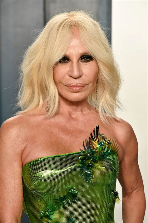 taglio di capelli versace|Taglio capelli donna 60 anni, scalato come Donatella Versace.